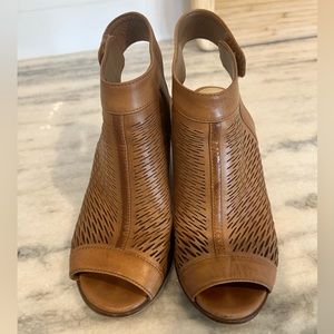 Vince Camuto nude heels
